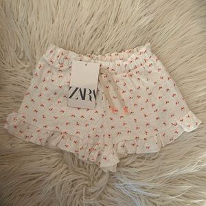 Zara girls floral shorts in size 3-4yrs